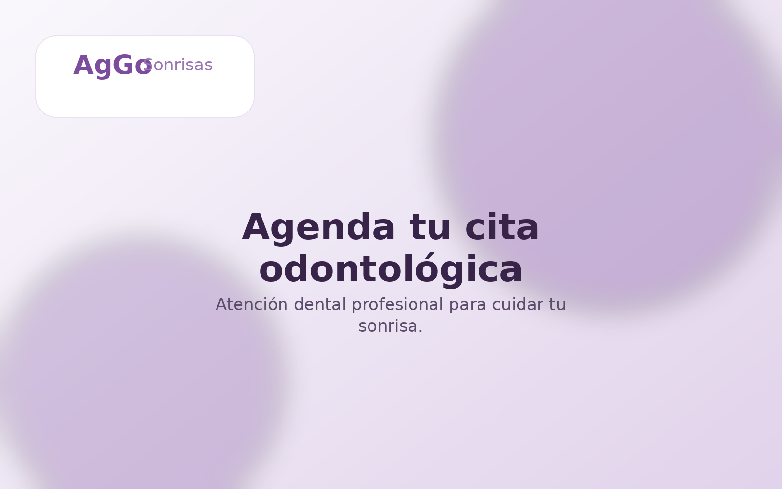 Paciente sonriendo en consultorio dental AgGo Sonrisas